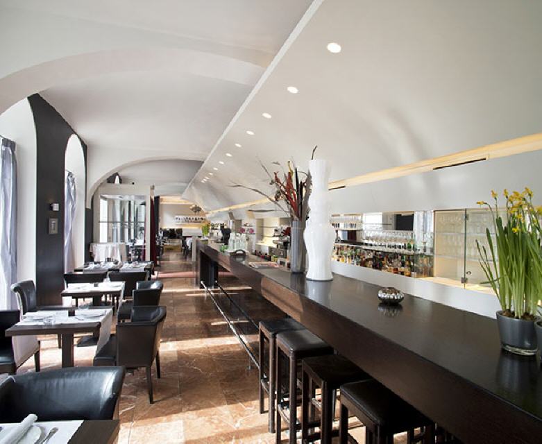 Elas Food and Drink